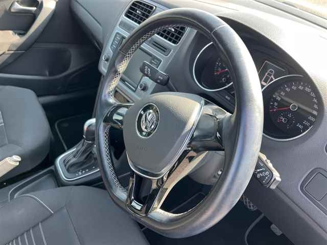 VOLKSWAGEN POLO 2015