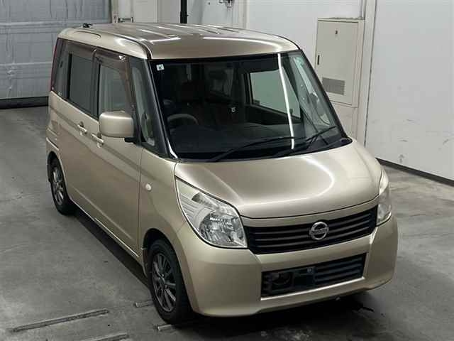NISSAN ROOX 2011