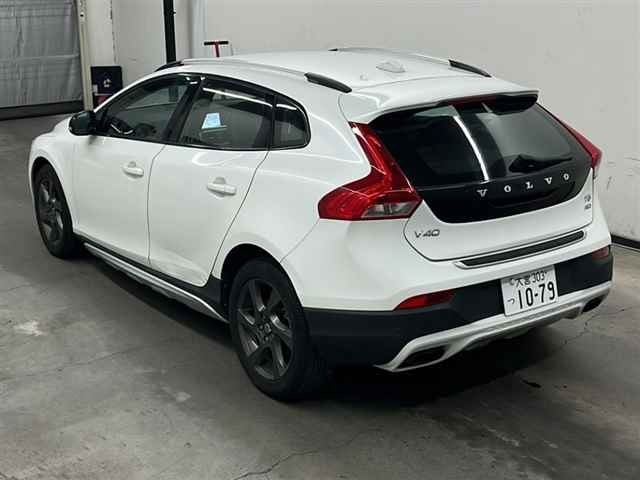 VOLVO V40 2015