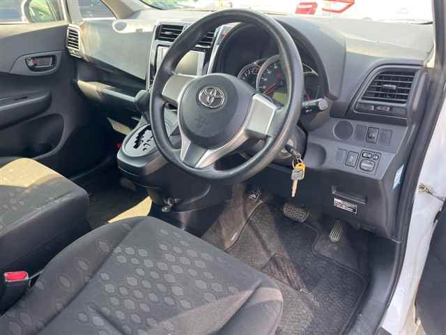 TOYOTA RACTIS 2014