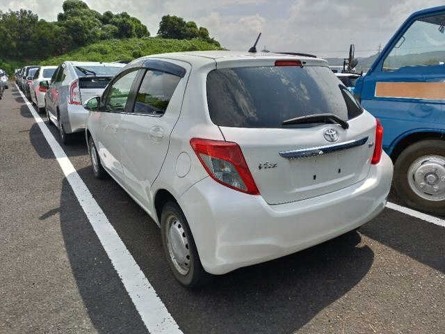 TOYOTA VITZ 2012