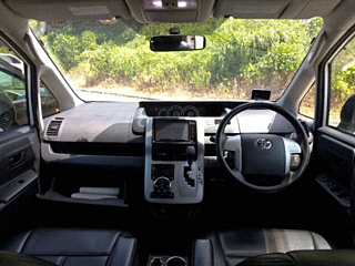 TOYOTA VOXY 2012