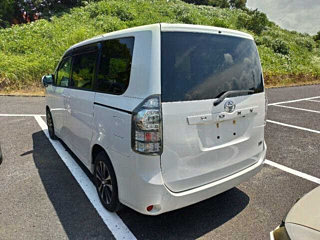 TOYOTA VOXY 2012