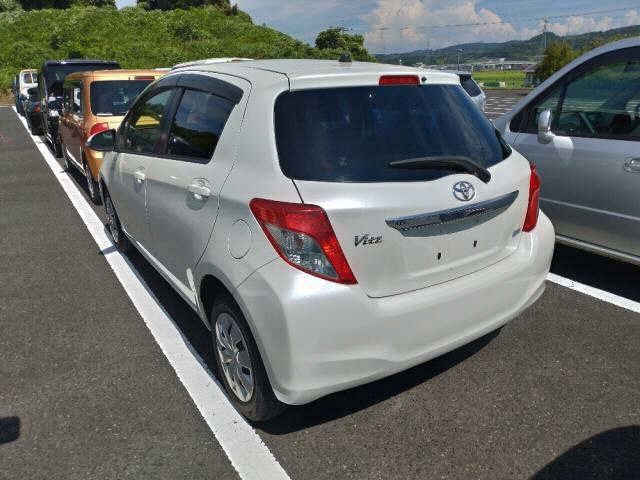 TOYOTA VITZ 2012