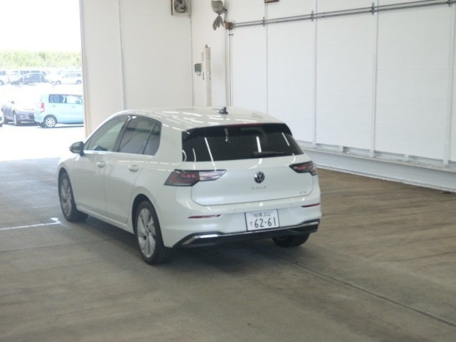 VOLKSWAGEN GOLF 2024