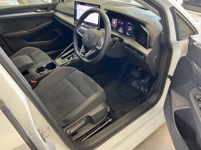 VOLKSWAGEN GOLF 2024