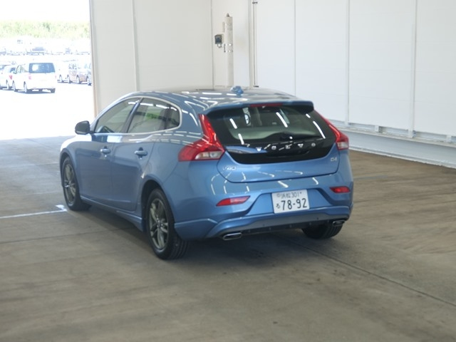 VOLVO V40 2015