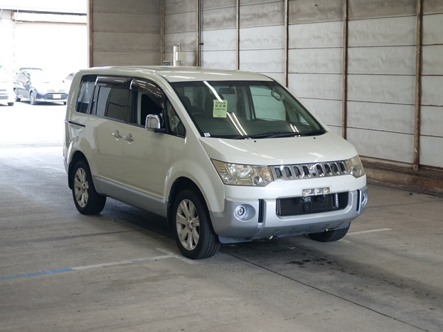 MITSUBISHI DELICA D5 2009