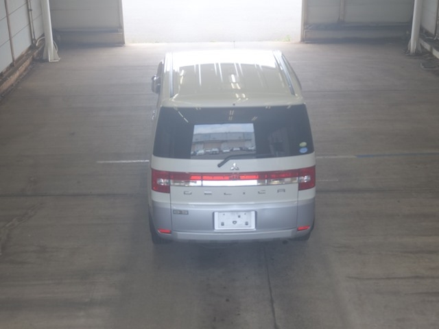 MITSUBISHI DELICA D5 2009
