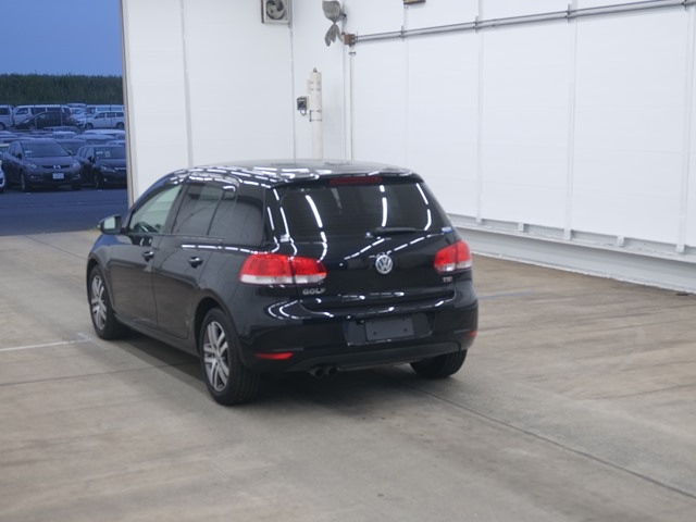 VOLKSWAGEN GOLF 2010