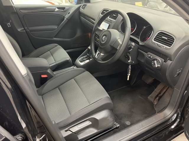 VOLKSWAGEN GOLF 2010