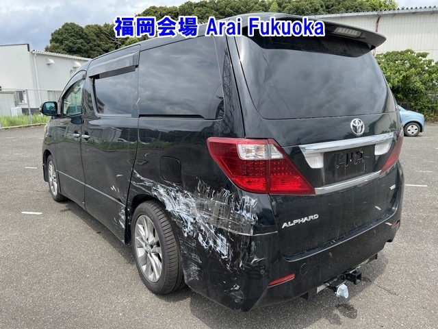 TOYOTA ALPHARD 2011