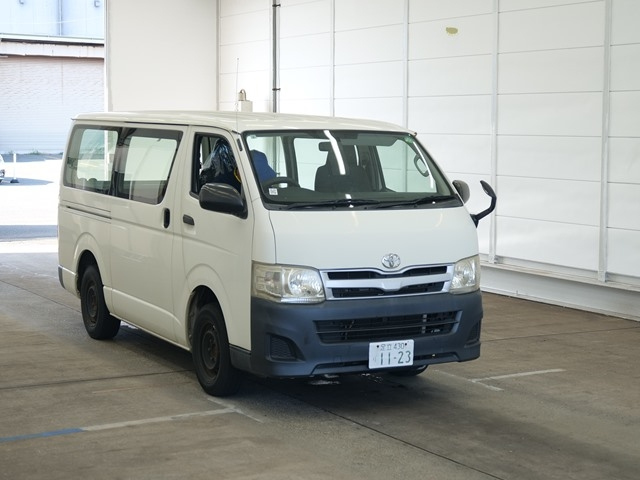 TOYOTA HIACE VAN 2011