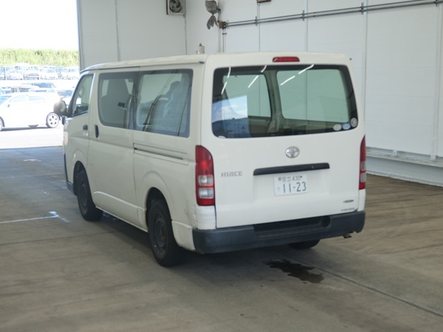 TOYOTA HIACE VAN 2011