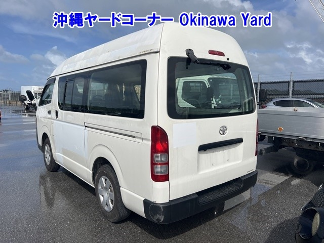 TOYOTA HIACE VAN 2011