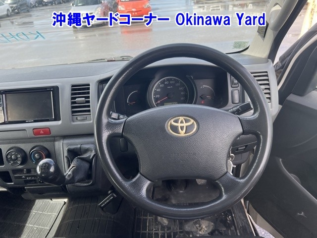 TOYOTA HIACE VAN 2011
