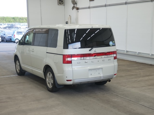 MITSUBISHI DELICA D5 2013