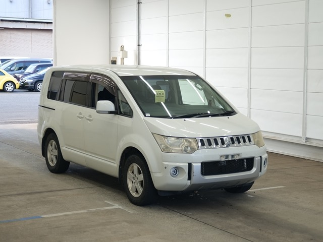 MITSUBISHI DELICA D5 2013
