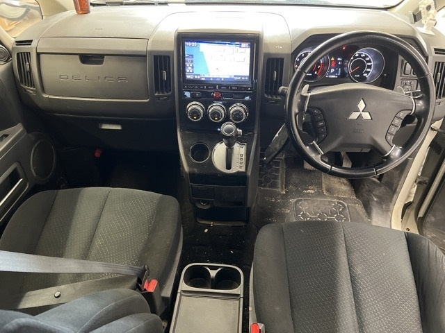 MITSUBISHI DELICA D5 2013