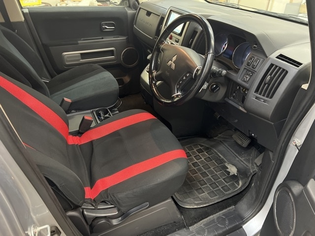 MITSUBISHI DELICA D5 2013