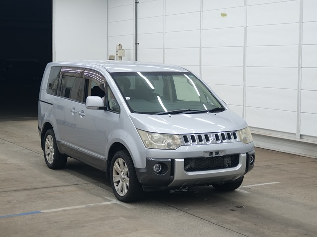 MITSUBISHI DELICA D5 2013