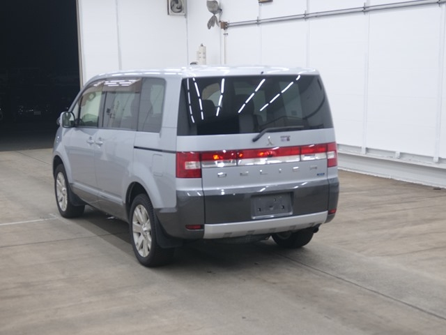 MITSUBISHI DELICA D5 2013