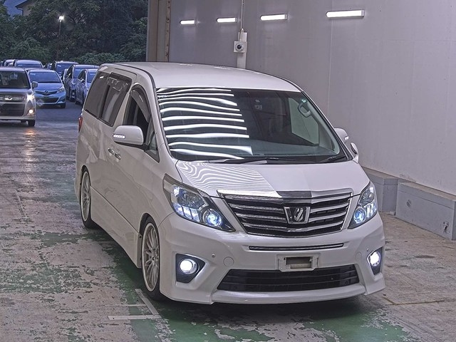 TOYOTA ALPHARD 2011