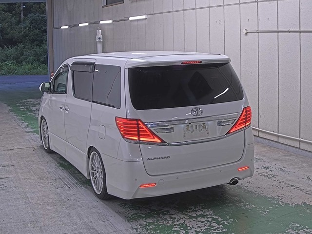 TOYOTA ALPHARD 2011