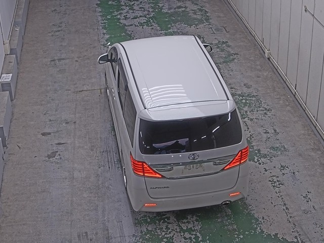 TOYOTA ALPHARD 2011