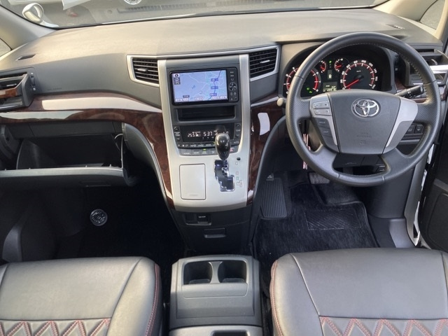TOYOTA ALPHARD 2011