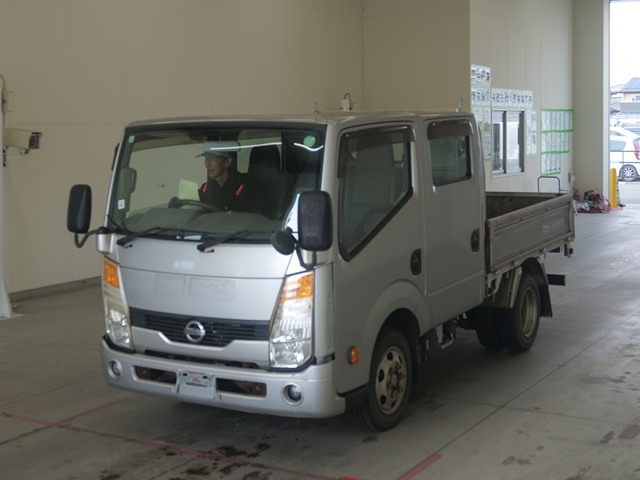 NISSAN TRUCK 2010