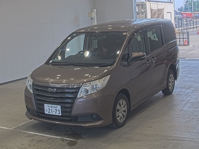 TOYOTA NOAH 2015