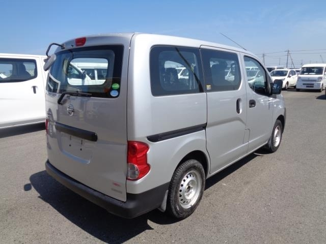 NISSAN NV200 2020