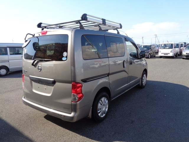 NISSAN NV200 2020