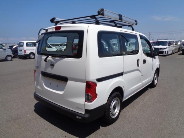 NISSAN NV200 2021
