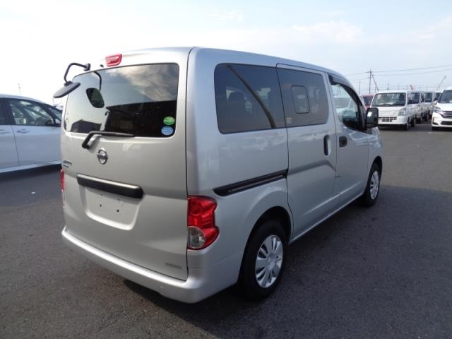 NISSAN NV200 2020