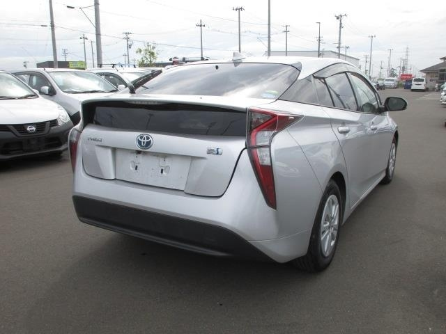 TOYOTA PRIUS 2018