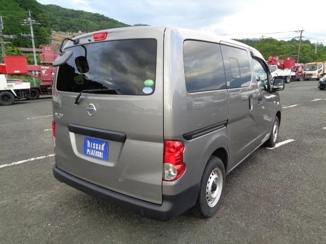 NISSAN NV200 2021