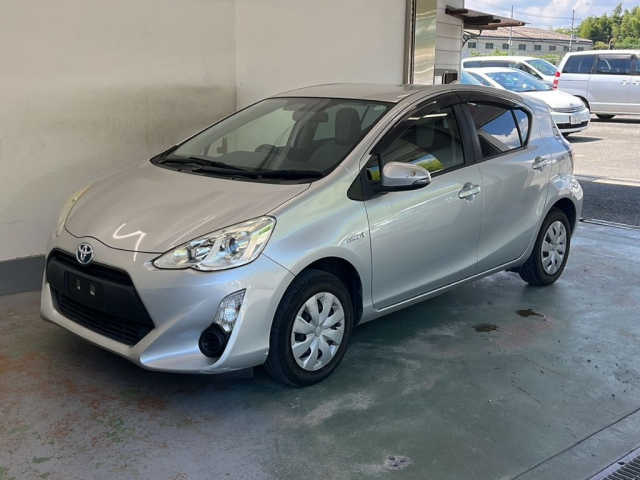 TOYOTA AQUA 2015