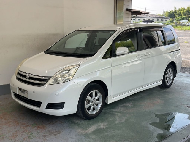 TOYOTA ISIS 2008