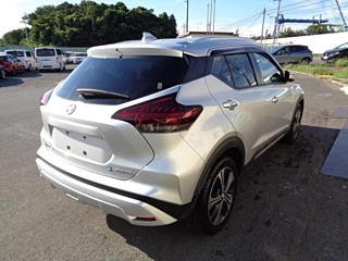 NISSAN KIX 2020