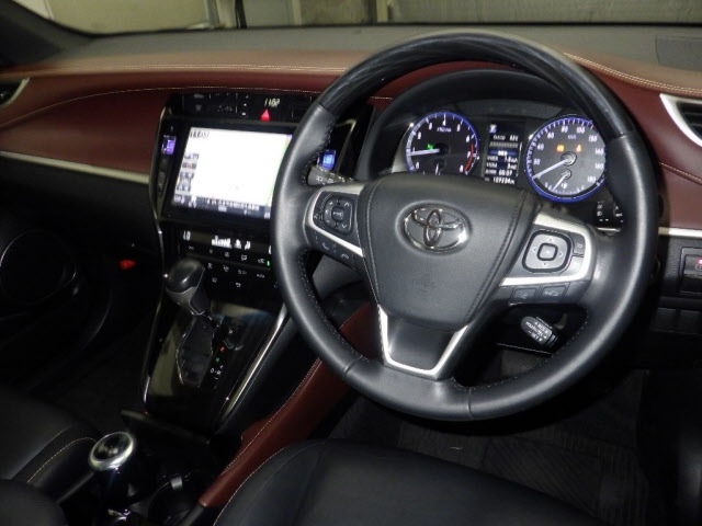 TOYOTA HARRIER 2019