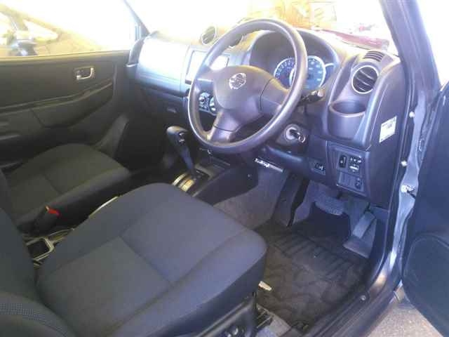 NISSAN KIX 2009