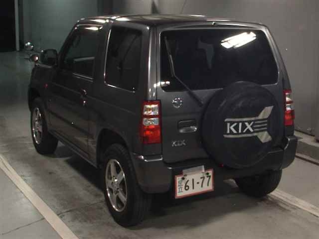 NISSAN KIX 2009