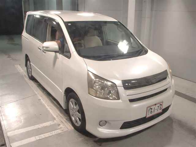 TOYOTA NOAH 2008