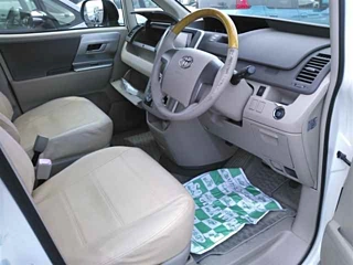 TOYOTA NOAH 2008