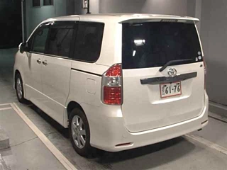 TOYOTA NOAH 2008