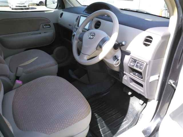 TOYOTA SIENTA 2013