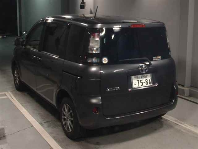 TOYOTA SIENTA 2013