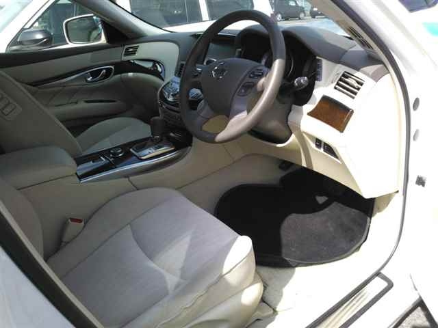 NISSAN FUGA 2014